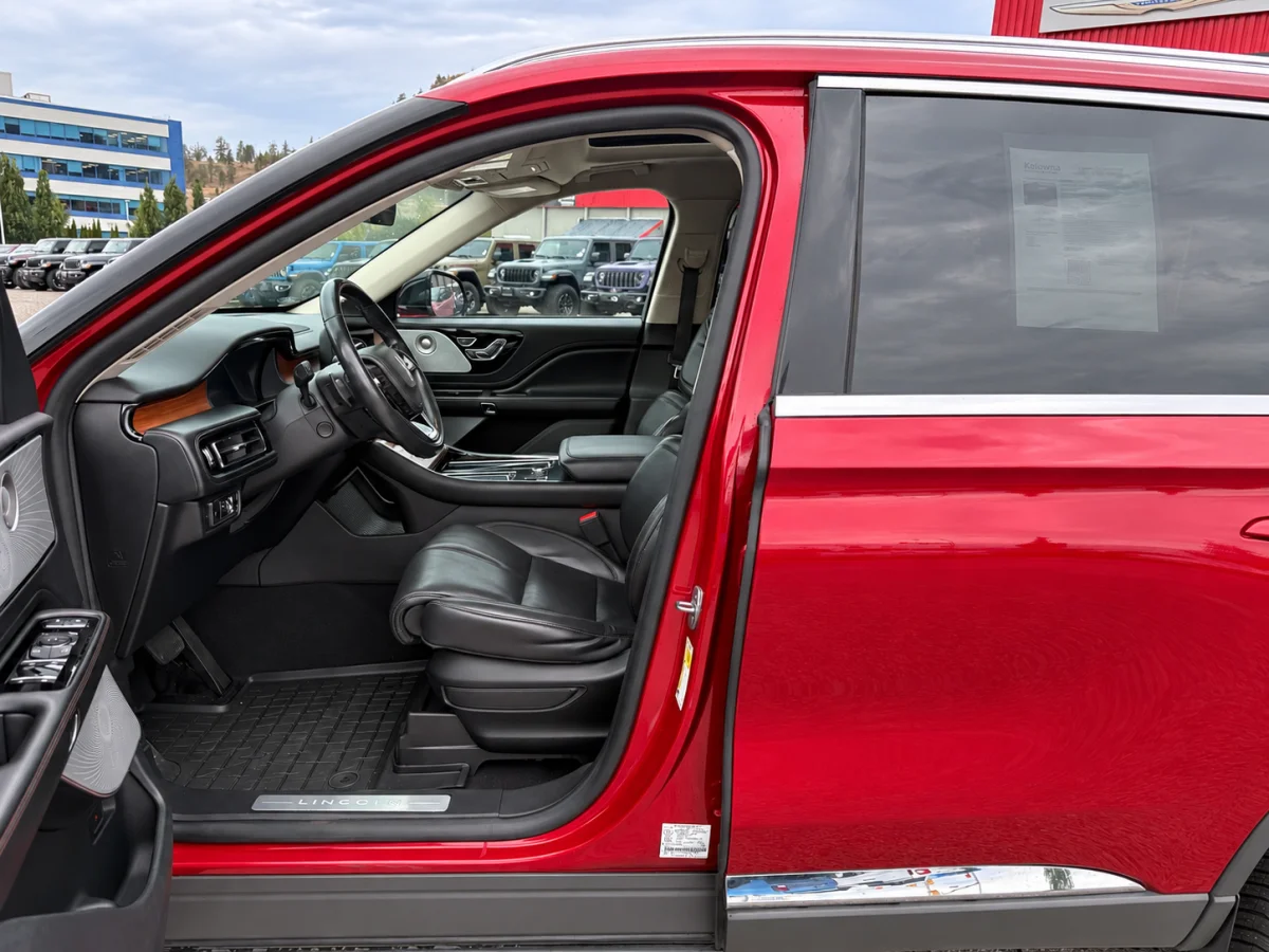 Used 2020 Red Lincoln Reserve Awd image 13