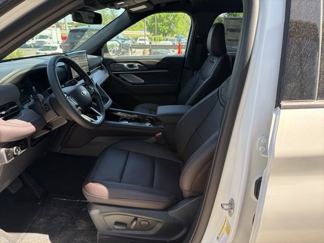 New 2026 Star White Metallic Tri-Coat Ford Platinum™ image 13