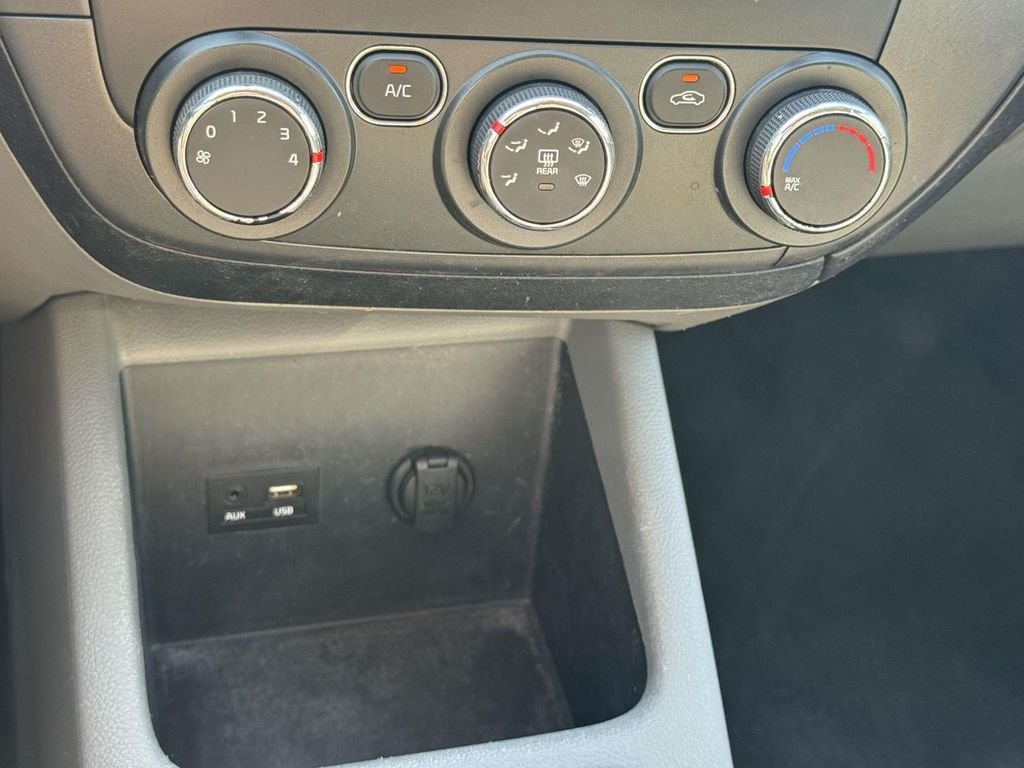 Used 2017 White Kia LX image 26