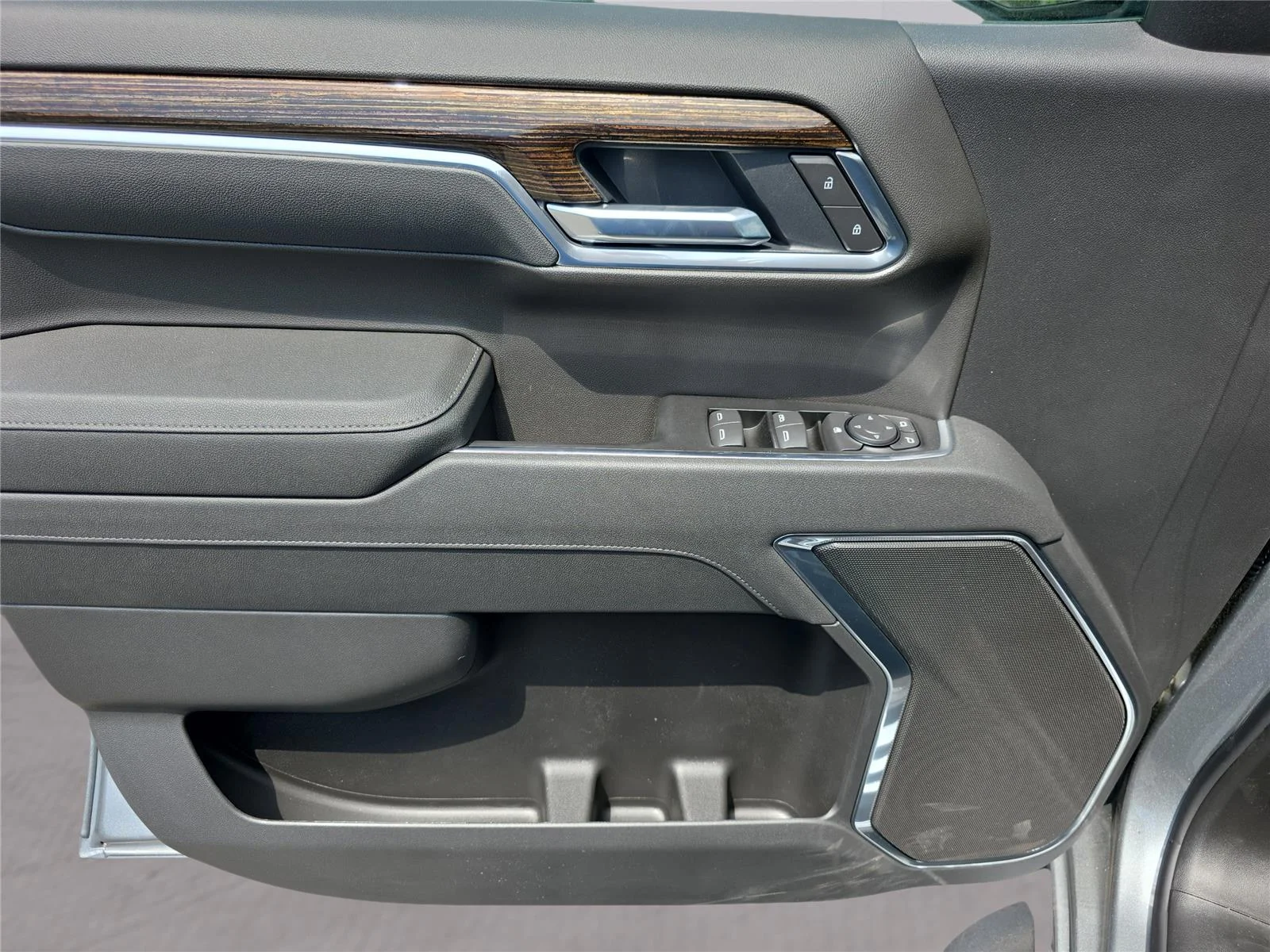 New 2026 Sterling Metallic GMC Elevation image 25