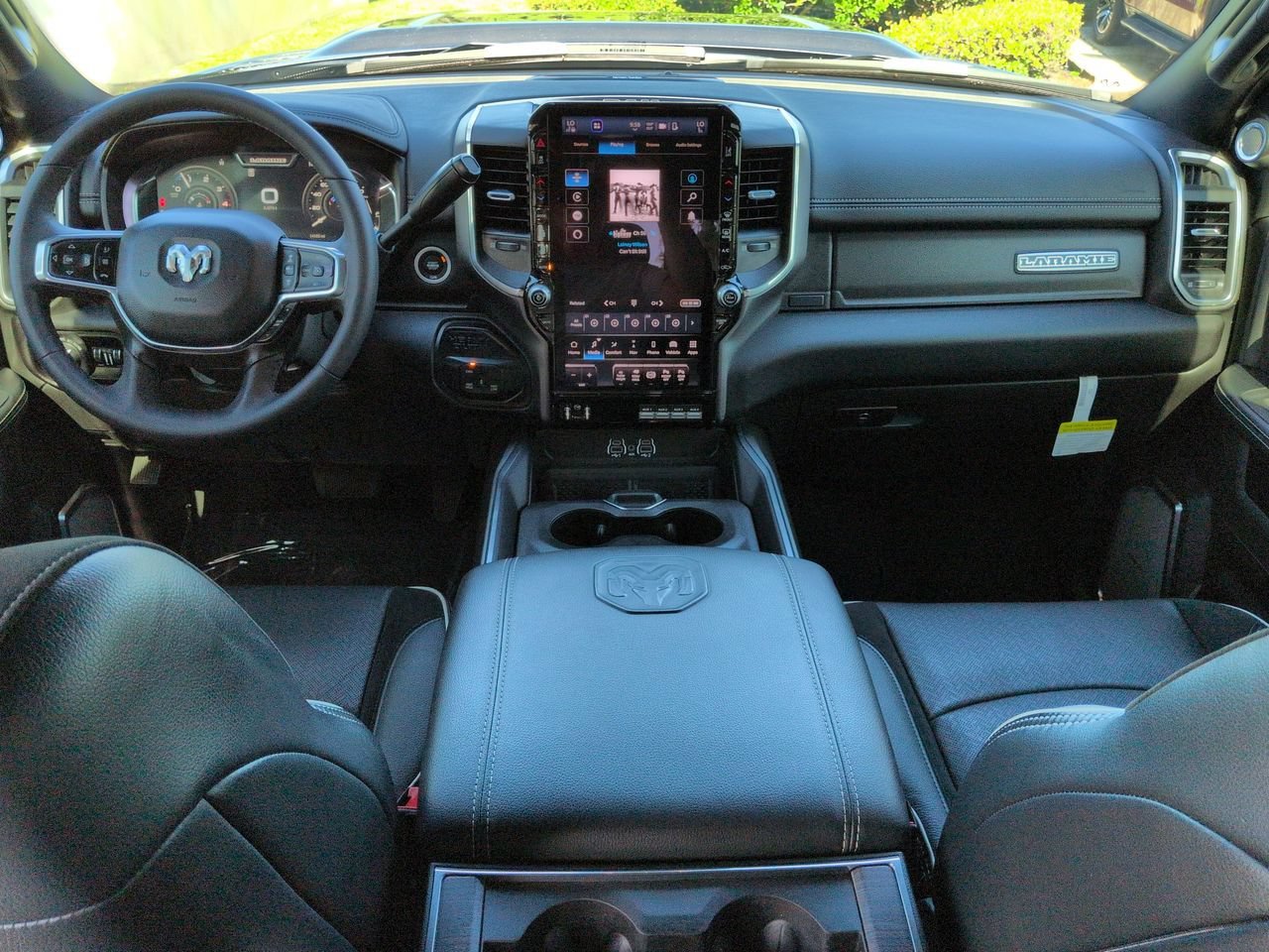 Certified Used 2025 Crystal Metallic Ram Laramie image 14