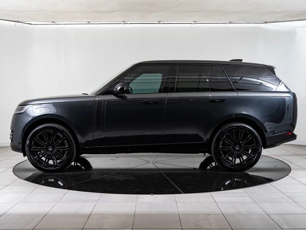 Used 2025 Carpathian Grey Premium Metallic Land Rover SE image 5