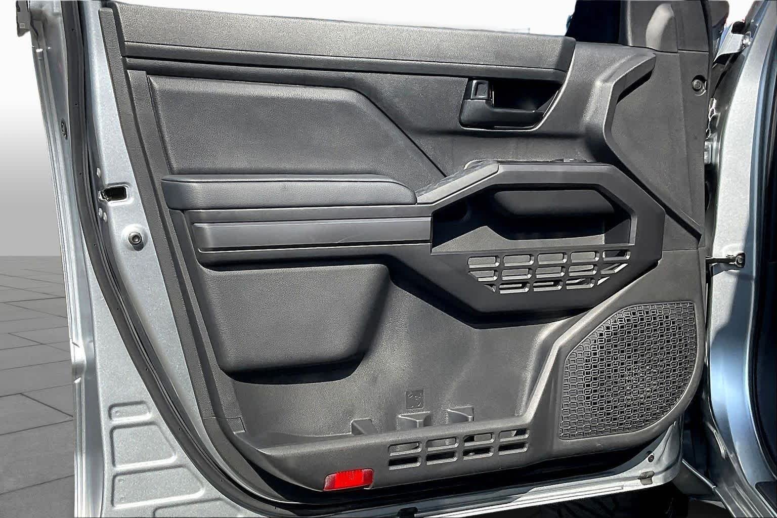 2025 Toyota Tacoma SR5 - Photo 10