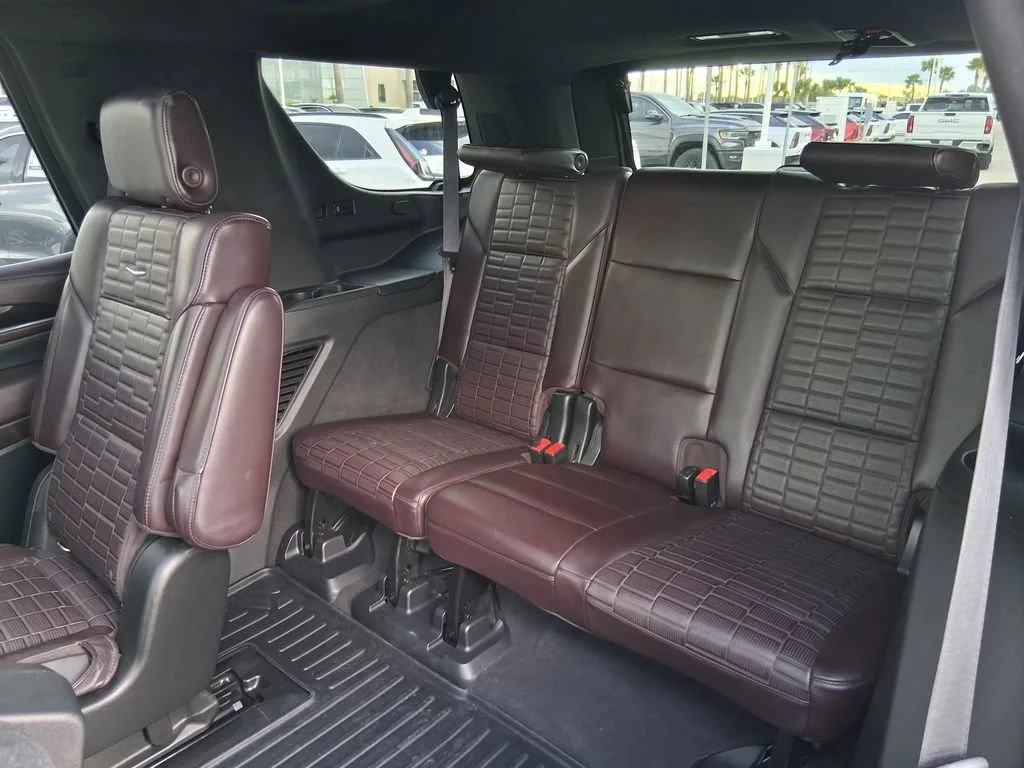 Used 2021 CRYSTAL WHITE TRICOAT Cadillac Sport Platinum image 26