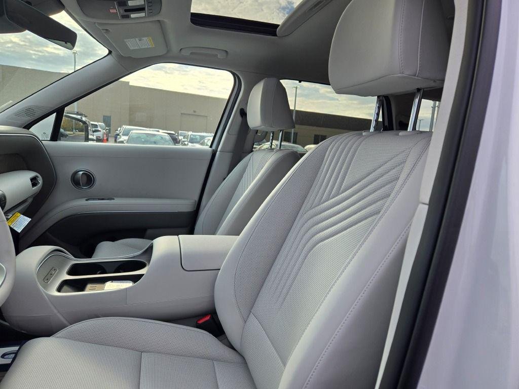 New 2026 White Hyundai SEL AWD image 28