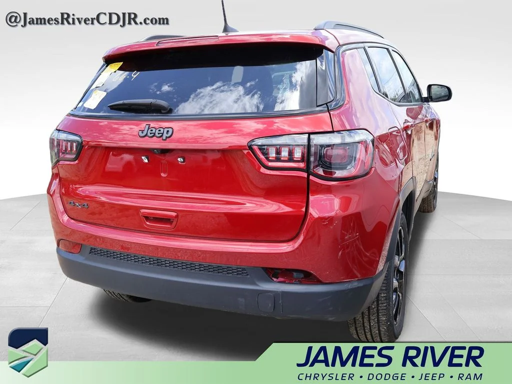 Used 2025 Red Jeep Latitude image 13