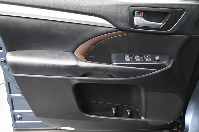 Used 2019 Blue Toyota XLE image 13