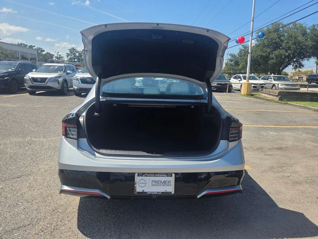 Used 2025 Silver Hyundai SEL image 25