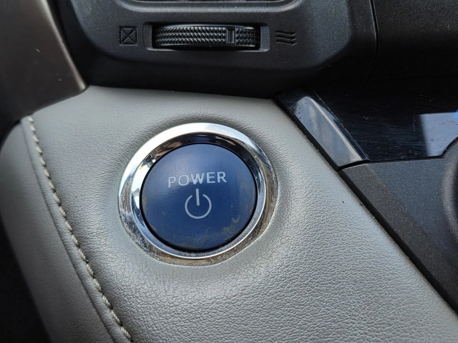 Used 2018 Silver Toyota Hybrid Limited AWD (Natl) image 20