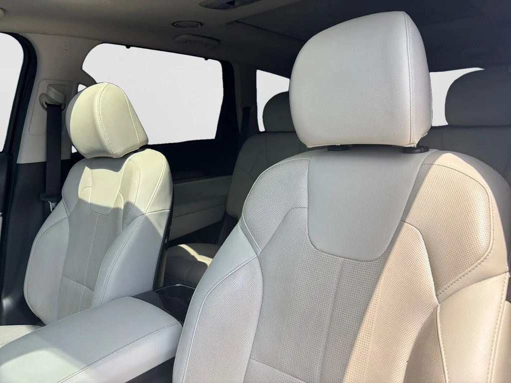 Used 2022 Purple Kia SX image 41