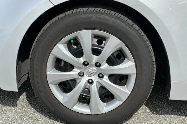 2025 Toyota Corolla LE - Photo 31