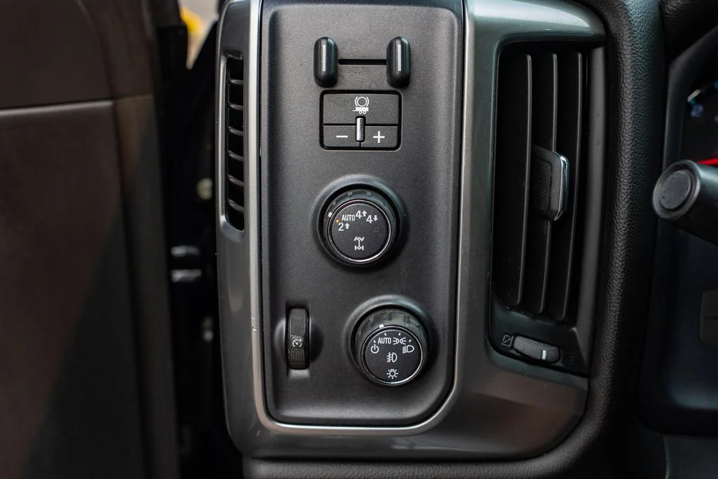 Used 2018 Black Chevrolet LT image 20