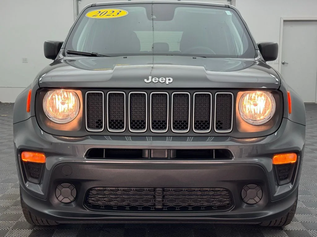Used 2023 Graphite Gray Jeep Latitude image 11