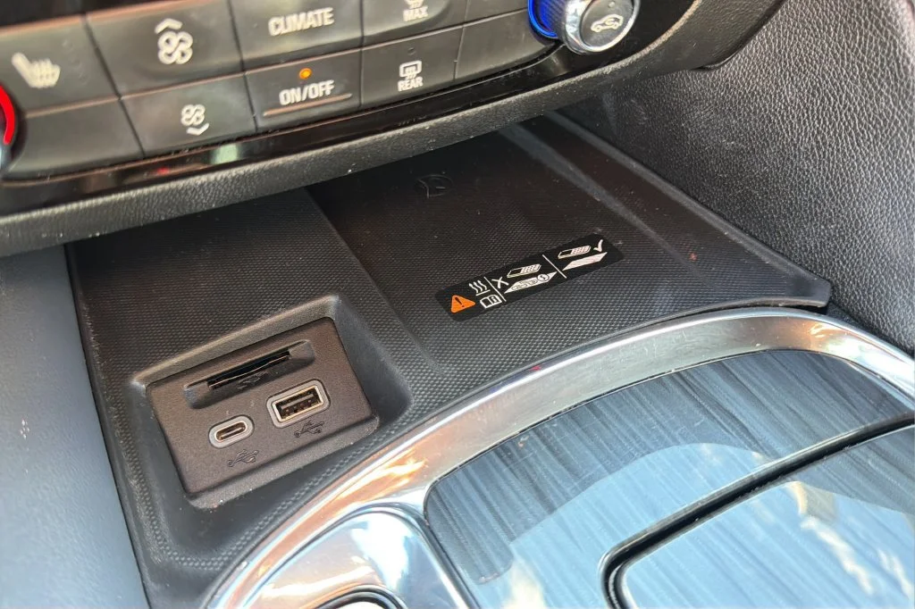 Used 2023 Includes Pitch Dark Night lower exterior accent color.) Buick Essence image 39