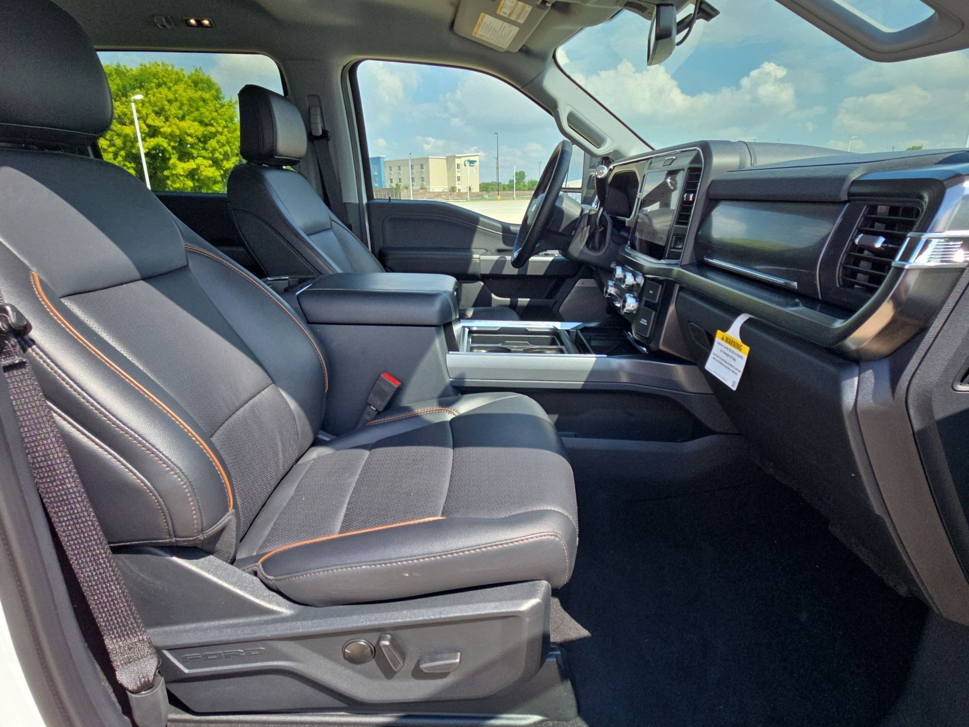 Used 2025 Oxford White Ford LARIAT image 31