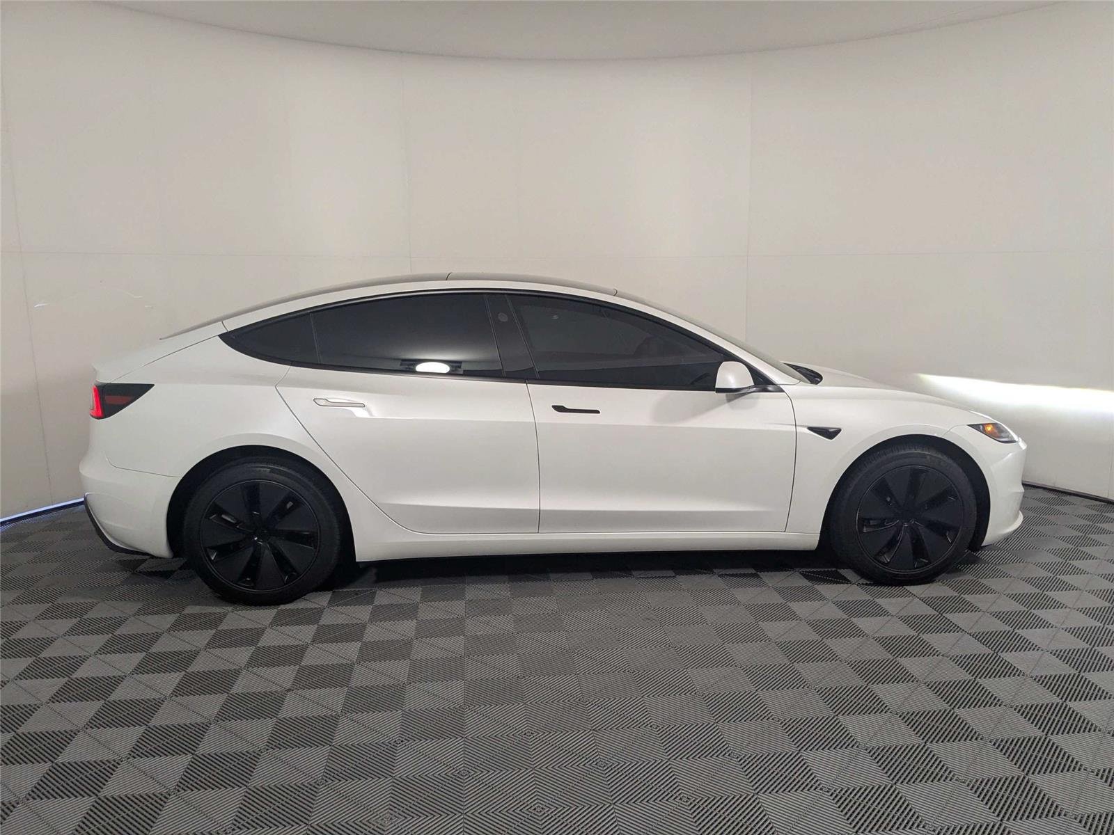 Used 2024 Pearl White Multi-Coat Tesla  image 5
