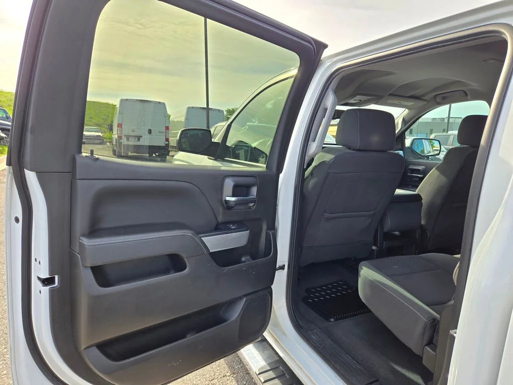 Used 2018 White Chevrolet LT image 26