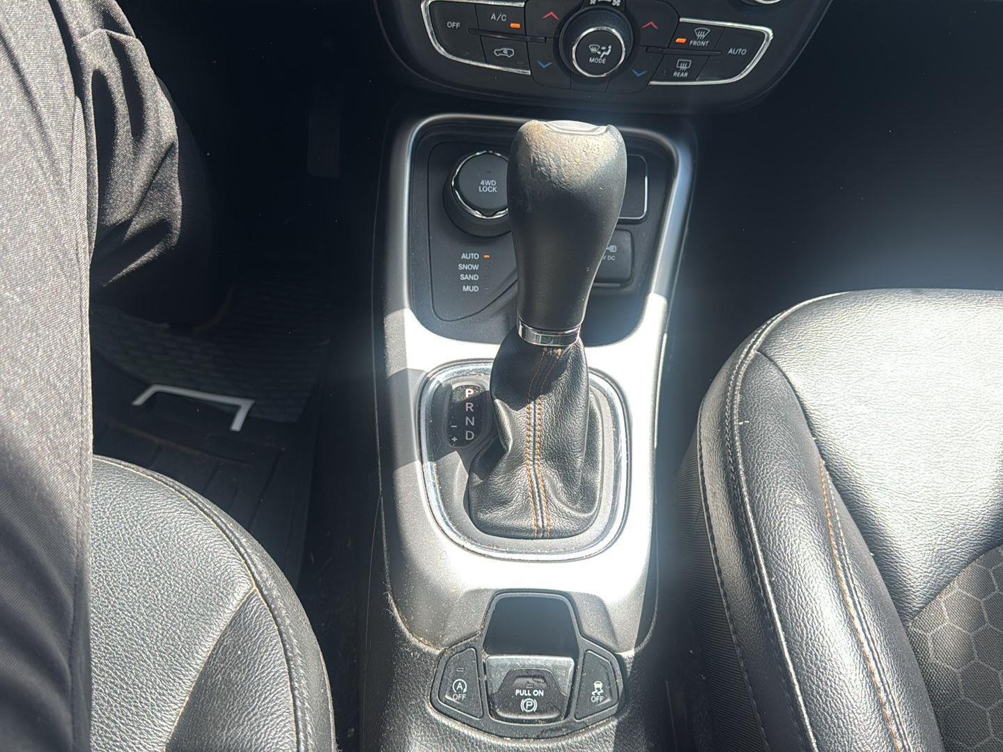 Used 2019 Olive Green Pearlcoat Jeep Latitude image 10