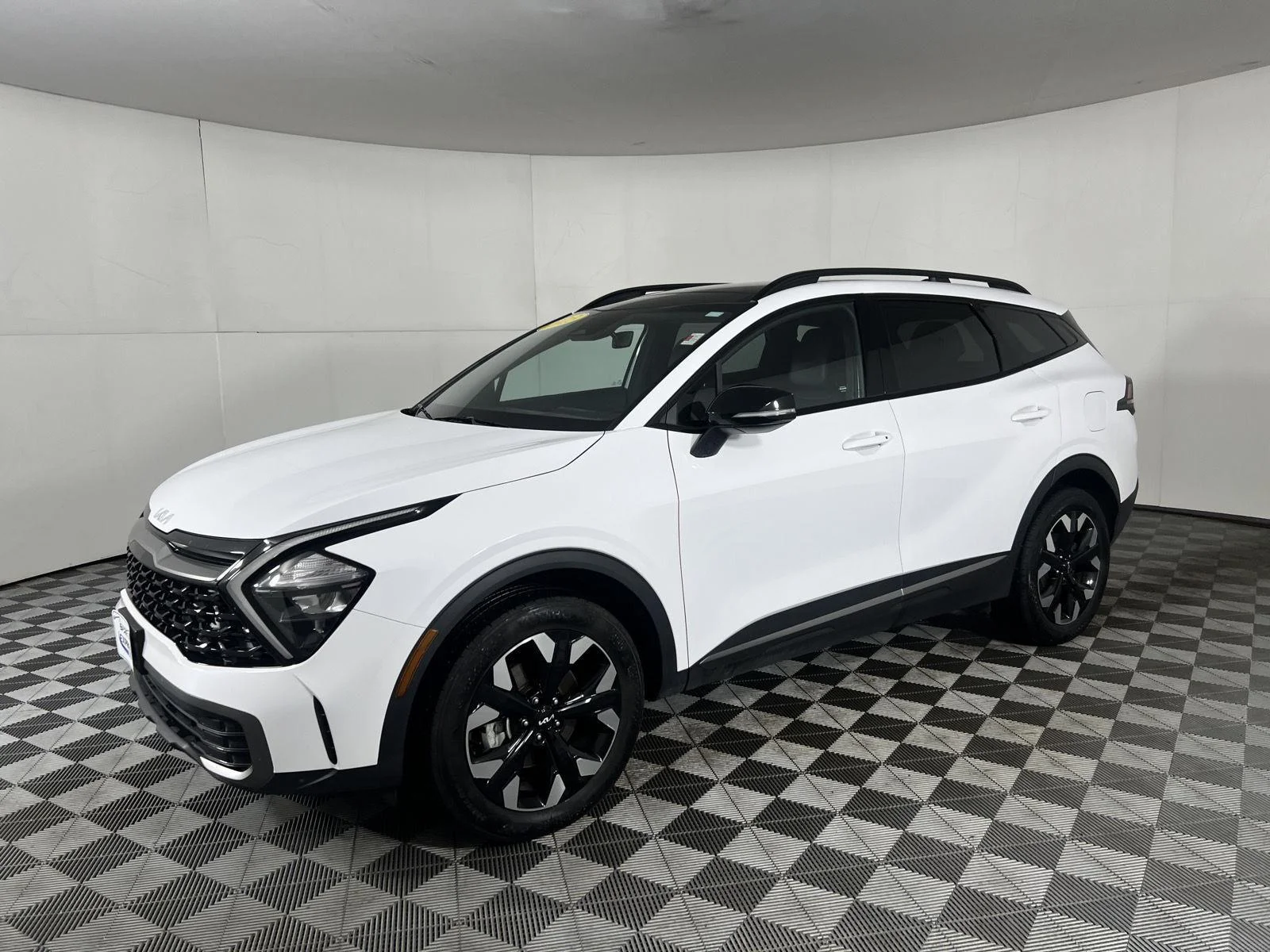 Used 2023 Glacial White Pearl Kia X-Line image 27