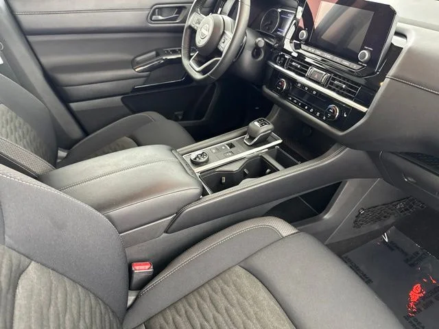 Used 2025 Silver Nissan SV image 21