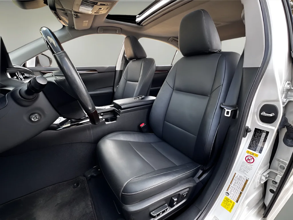 Used 2017 White Lexus 350 image 5