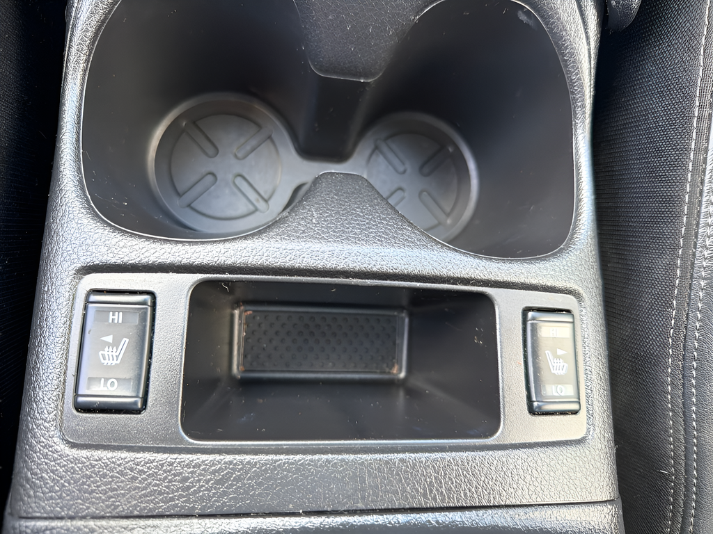 Used 2022 Silver Nissan SL image 40