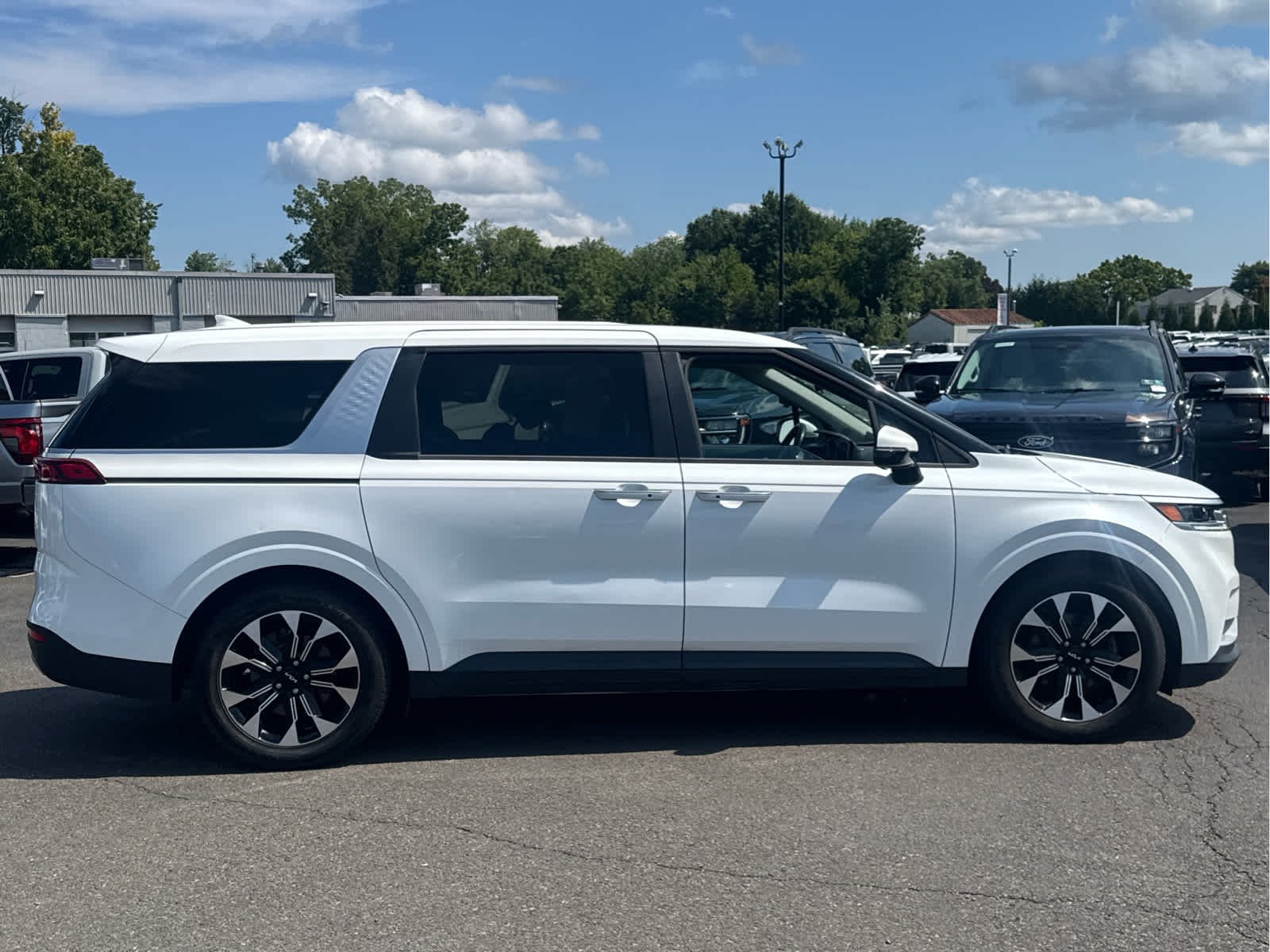 Used 2022 Snow White Pearl Kia EX image 6