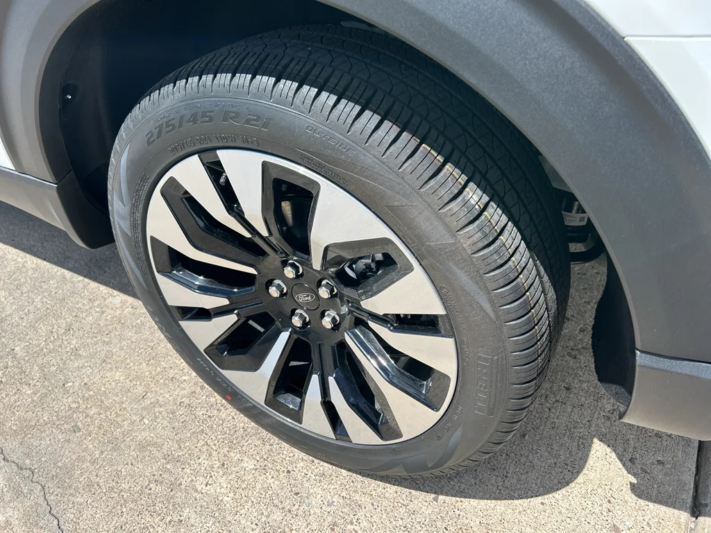 New 2026 Star White Metallic Tri-Coat Ford Platinum™ image 25