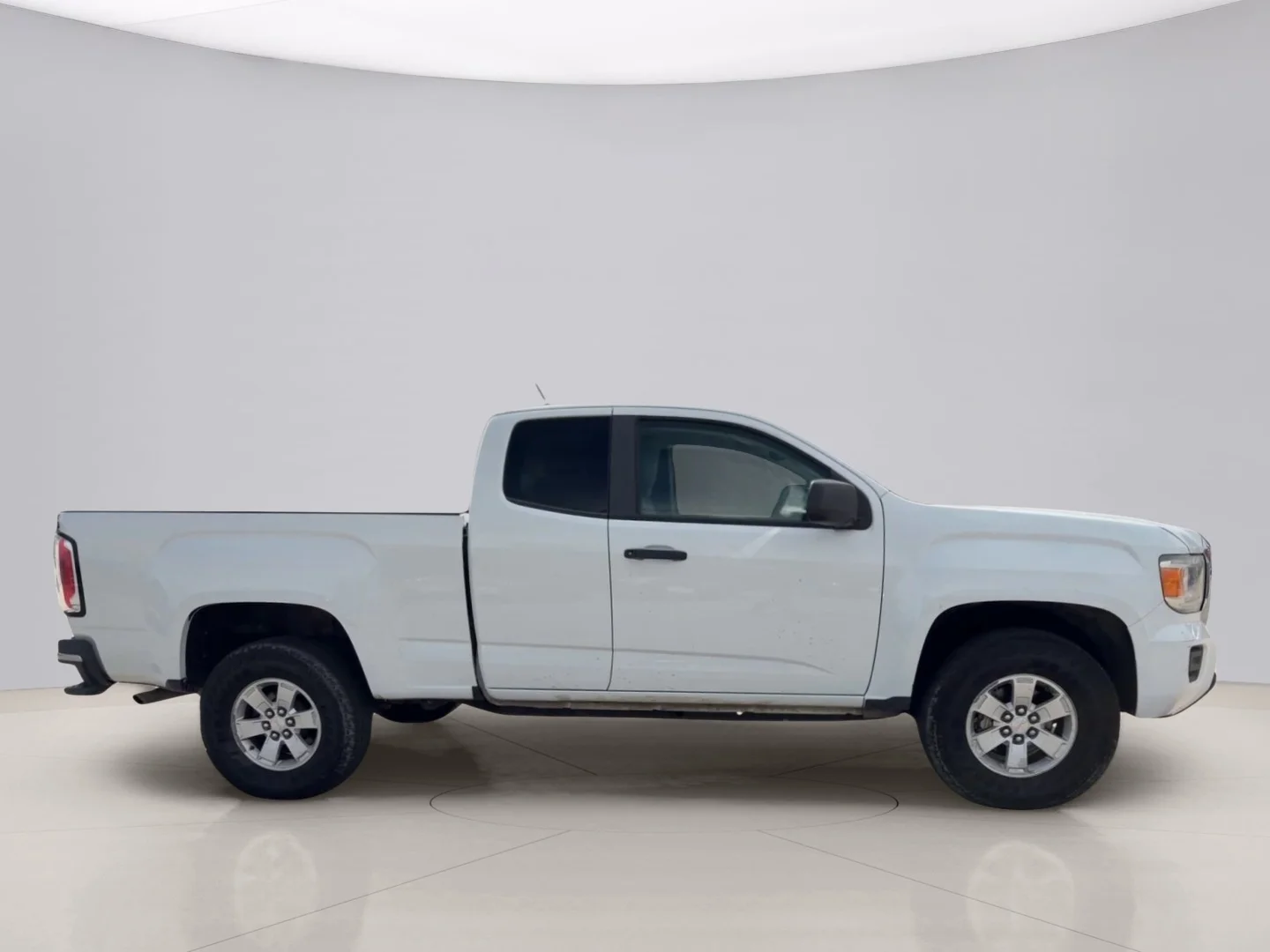 Used 2018 White Gmc BASE image 6