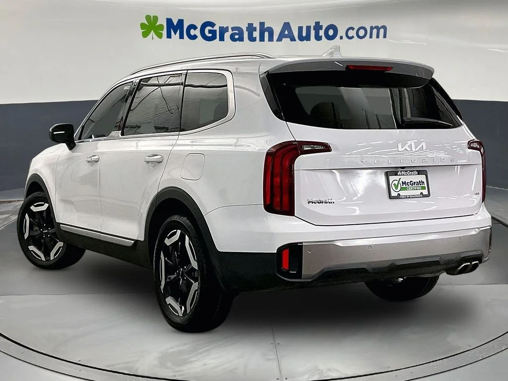 Used 2025 White Kia S image 3