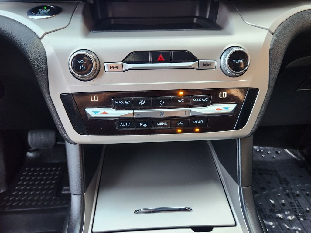 Used 2020 Agate Black Metallic Ford XLT image 20