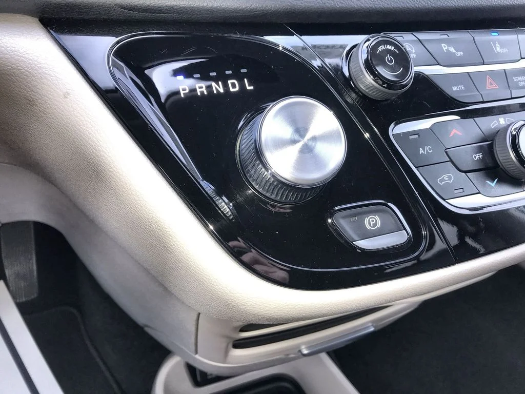 Used 2024 White Chrysler Touring L image 19