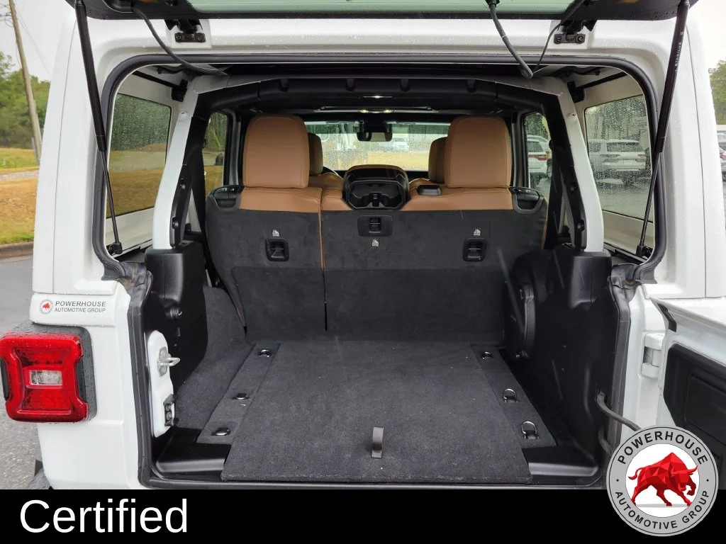 Used 2021 White Jeep Unlimited Sahara image 14