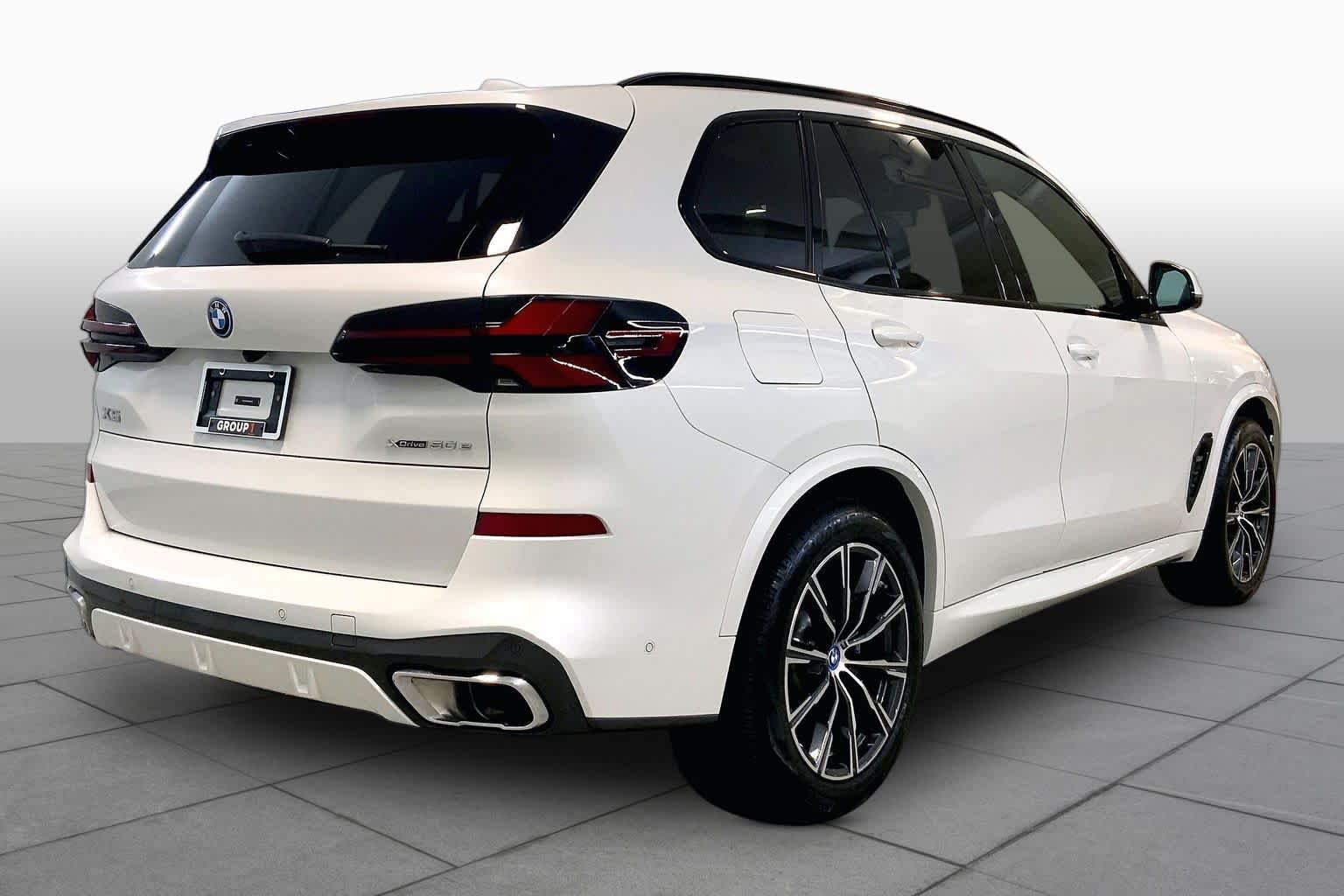 Used 2024 Mineral White Metallic BMW xDrive50e image 12