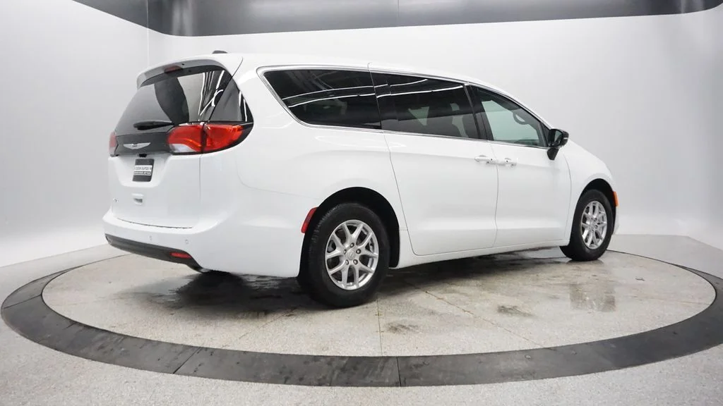 New 2026 Bright White Clear-Coat Exterior Paint Chrysler LX image 10