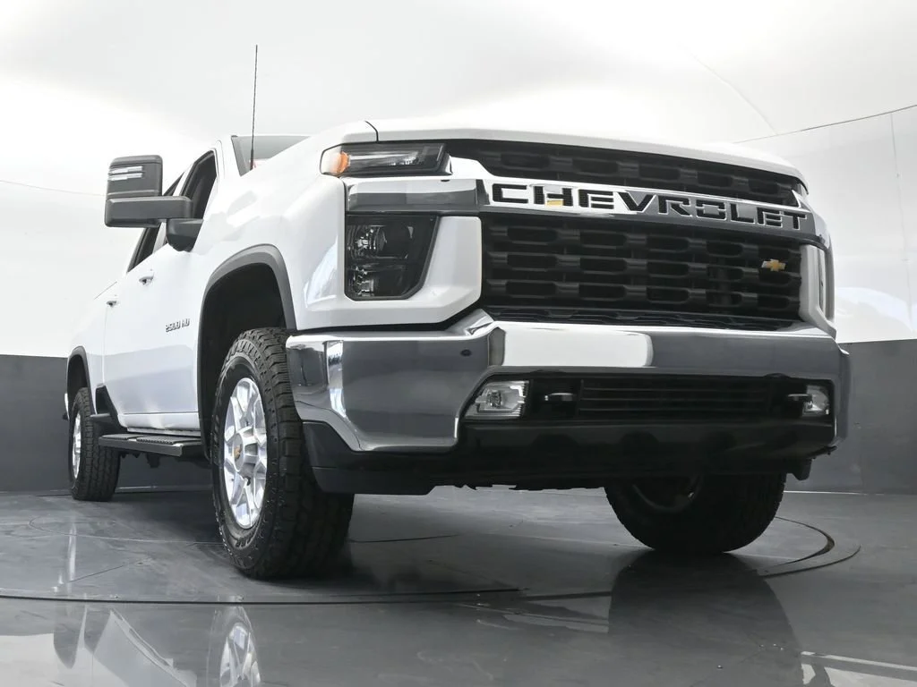 Used 2022 Summit White Chevrolet LT image 58