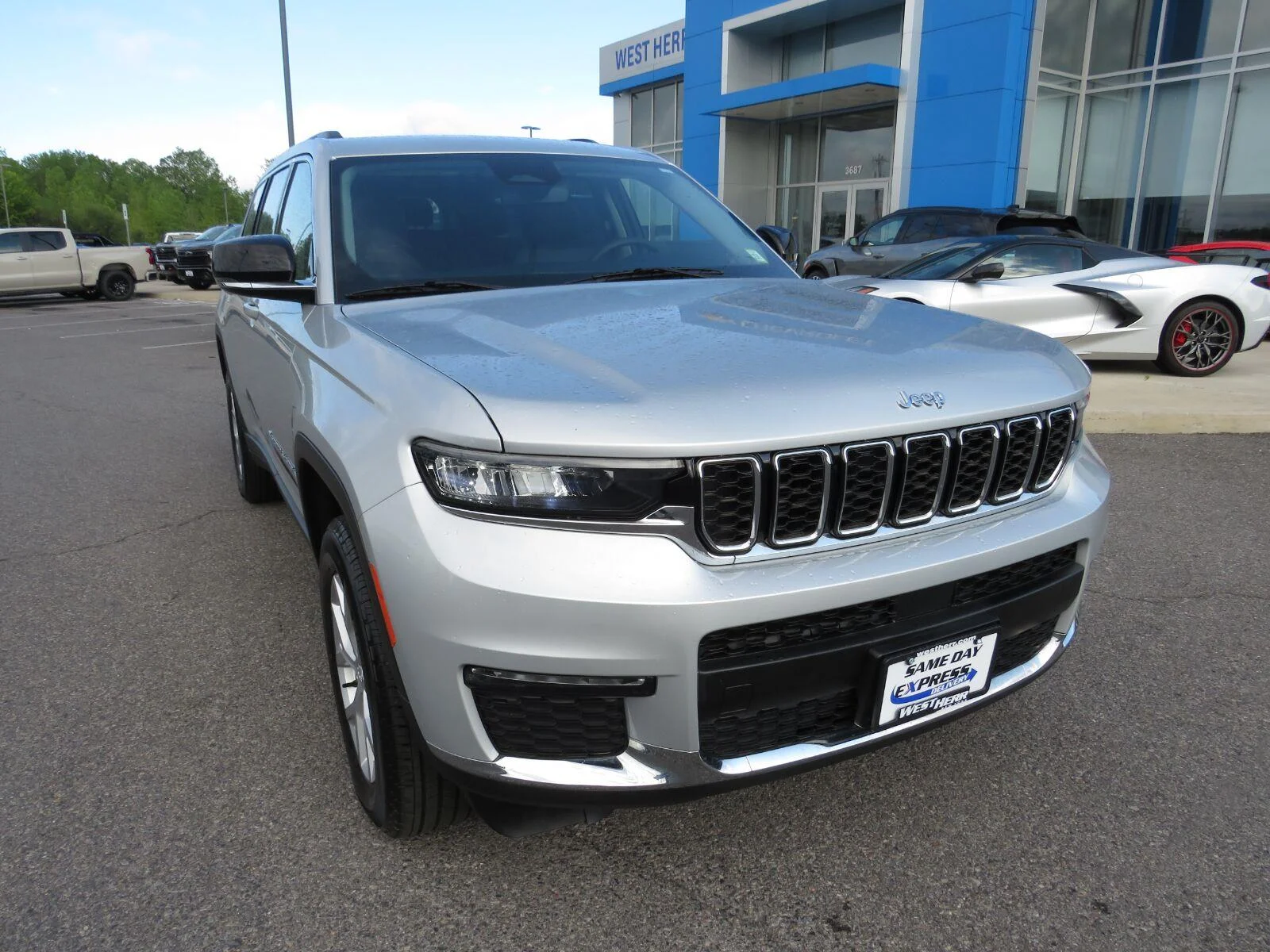 Used 2023 Silver Zynith Jeep Limited image 3