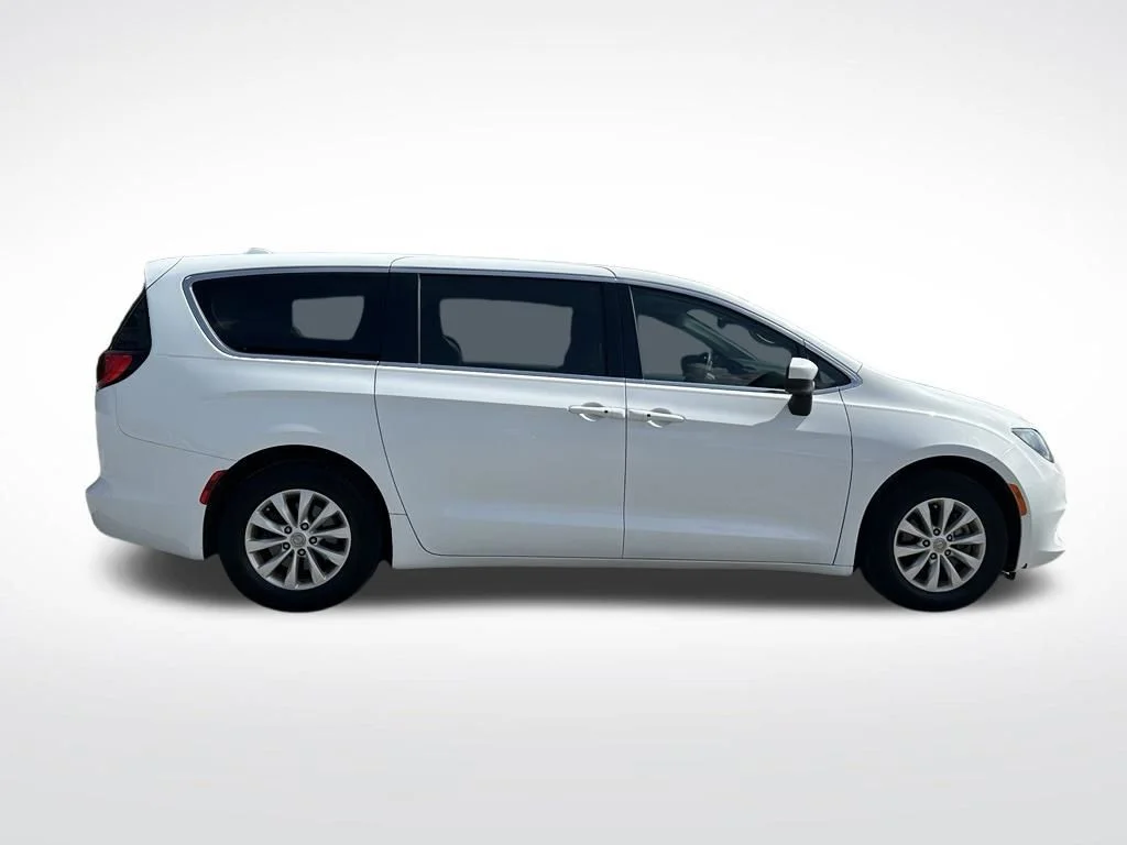 Used 2017 White Chrysler Touring image 8