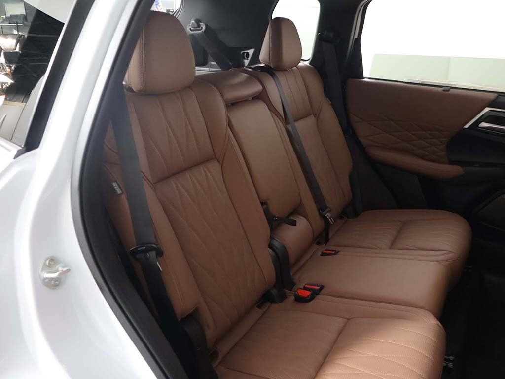 New 2026 White Mitsubishi SEL image 39