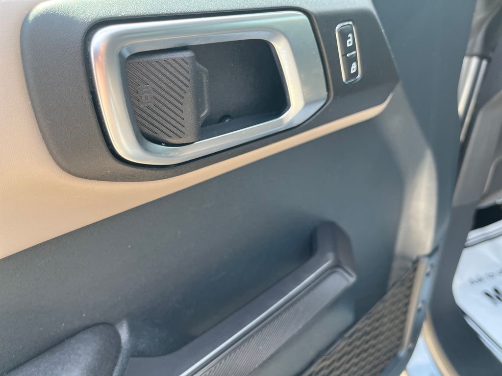 Used 2024 Gray Ford Wildtrak image 10
