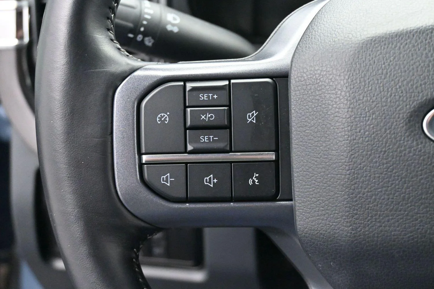 Used 2023 Azure Gray Metallic Tri-Coat Ford Lariat image 18