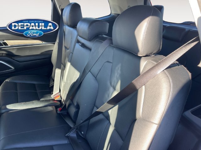 Used 2022 White Pearl Kia EX image 17