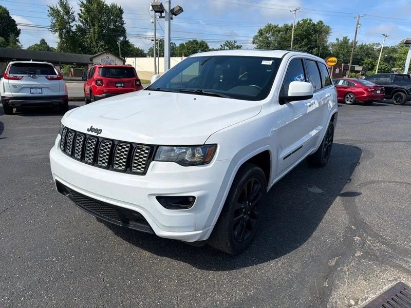 Used 2021 White Jeep Laredo X image 3