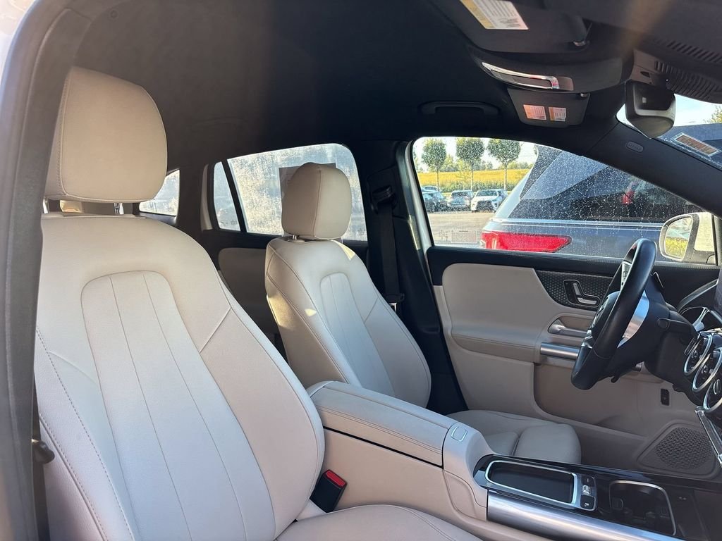 Used 2025  Mercedes-Benz GLA 250 image 21