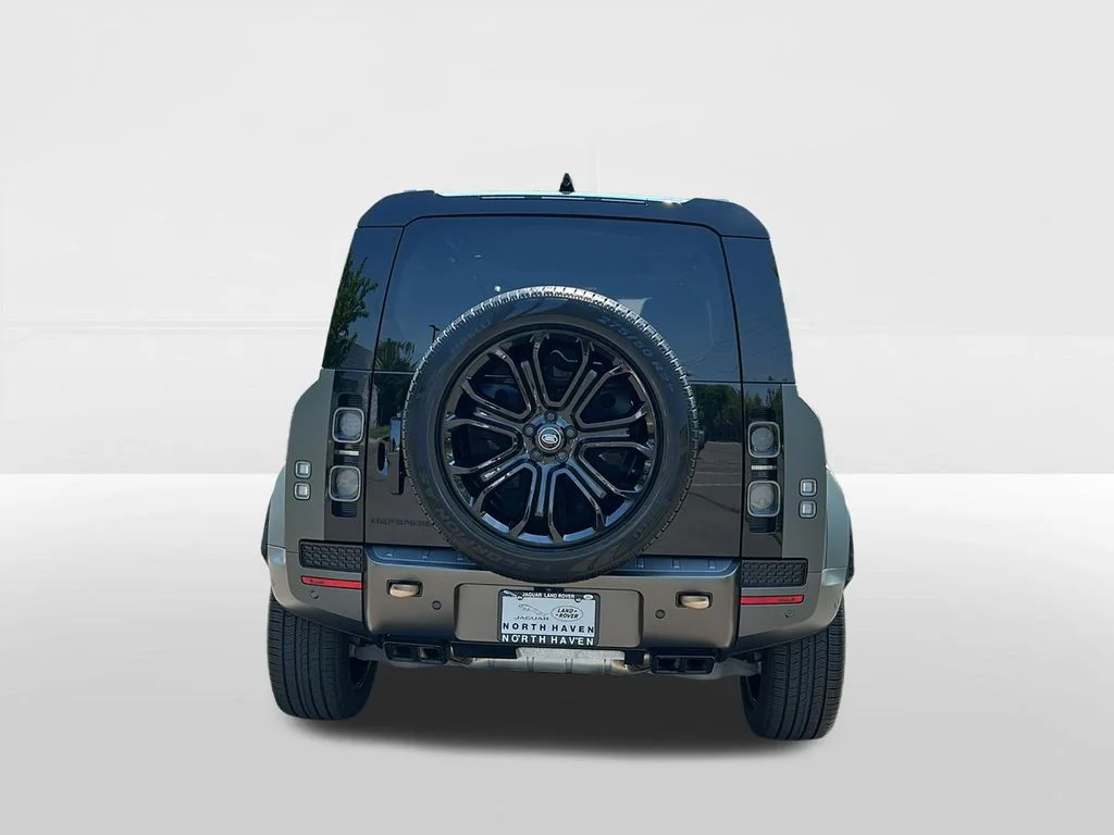 Certified Used 2025 Green Land Rover OCTA image 5