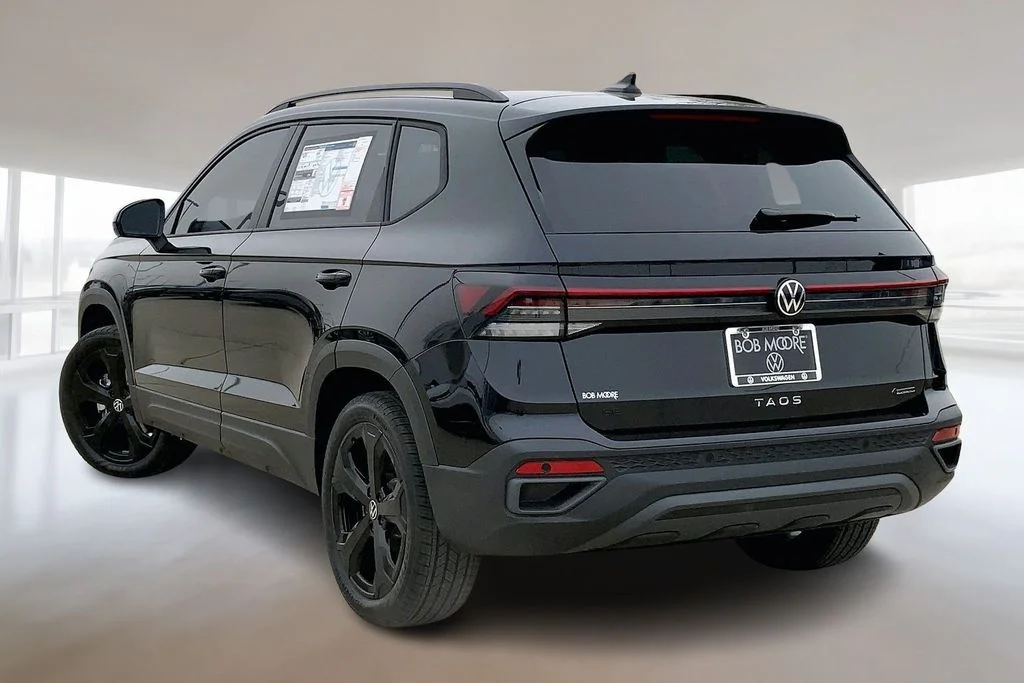 New 2026 Deep Black Pearl Volkswagen 1.5T SE Black image 3