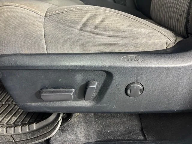 Used 2015 Silver Toyota SR5 image 17