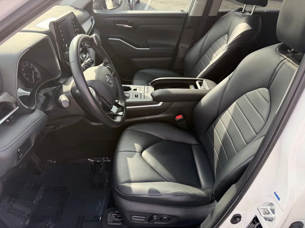 Used 2021 Blizzard Pearl Toyota XLE image 11