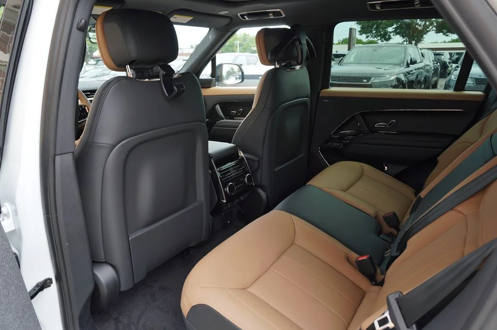 New 2026 Fuji White Land Rover Dynamic SE image 29