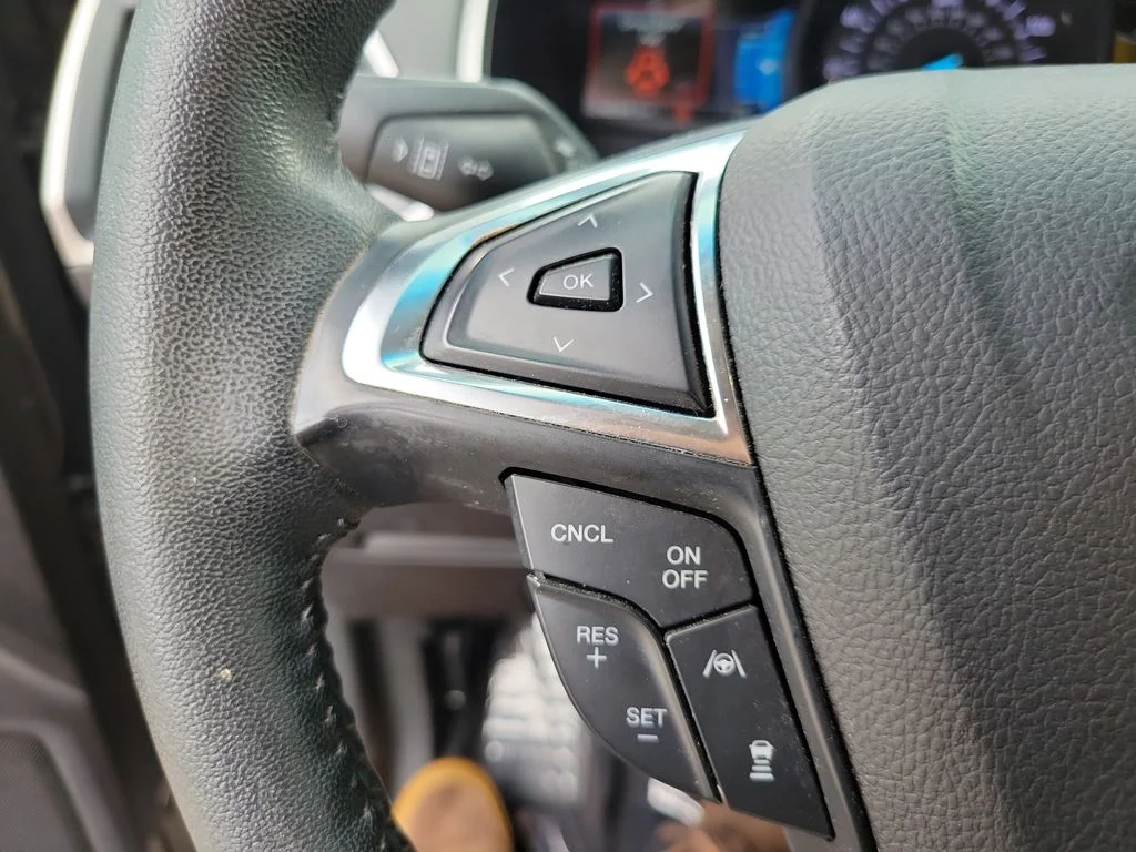 Used 2020 Magnetic Metallic Ford SEL image 20